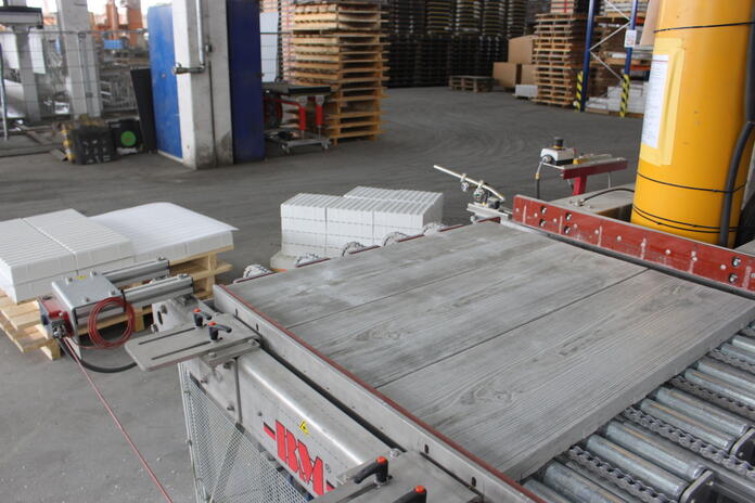 Neue Wetcast-Anlage mit Beschichtungsstraße für Betonwarenproduzenten BACHL