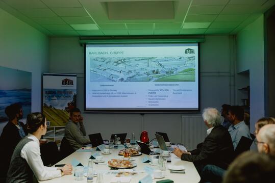 In unserem Folienwerk im niederbayerischen Freyung fand das Netzwerktreffen der beteiligten Unternehmen statt.